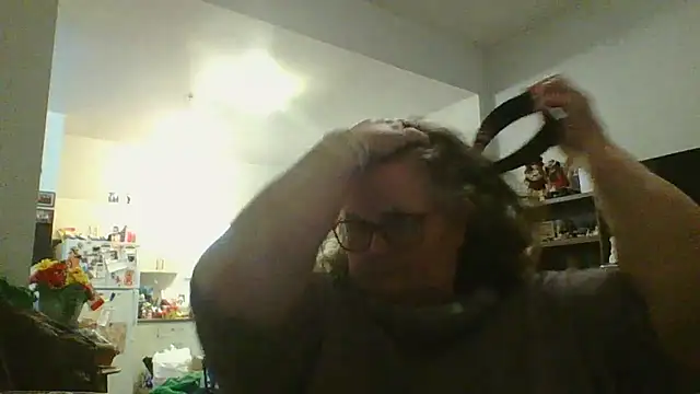 TiguhguhrsRose online show from November 18, 2025, 3:23 am