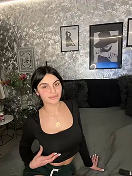 DeineJulia online show from November 24, 2025, 11:26 pm