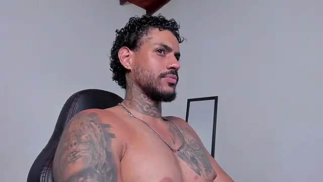 LuigiVitale 1 online show from April 13, 2026, 1:33 am