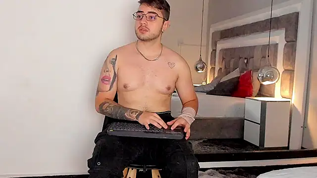 Ethan Greys online show from November 30, 2025, 3:43 am