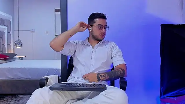 Ethan Greys online show from December 23, 2025, 4:21 am