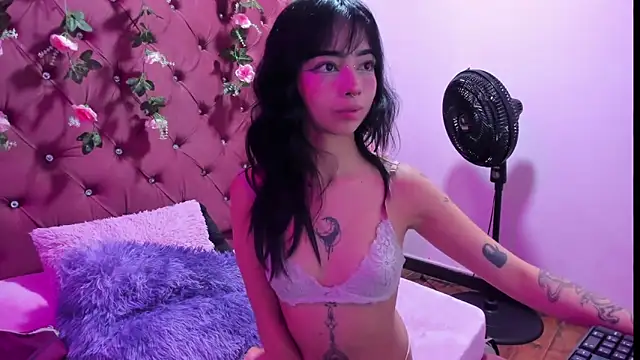  Ivy Luna online show from April 15, 2026, 7:21 pm