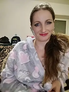 CrazyMaya39 online show from April 16, 2026, 9:39 pm