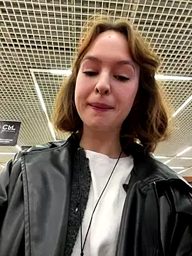 Snapshot of hani_obsessed chatting on December 1, 2025, 7:35 am hani obsessed online show from December 1, 2025, 7:35 am