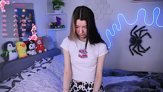 Snapshot of Emmie_shy chatting on February 27, 2026, 10:59 am Emmie shy online show from February 27, 2026, 10:59 am