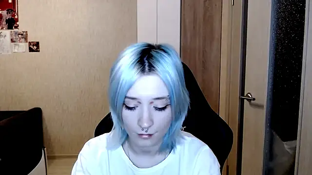 Snapshot of SophiaLur chatting on November 17, 2025, 3:51 pm SophiaLur online show from November 17, 2025, 3:51 pm