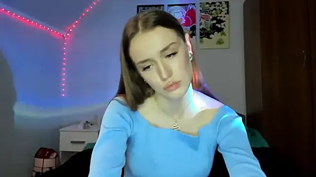 tinyglow online show from March 1, 2026, 9:06 pm