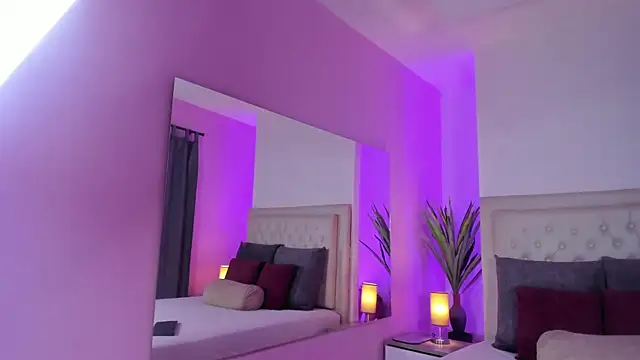 violeta santanna online show from April 10, 2026, 1:44 am