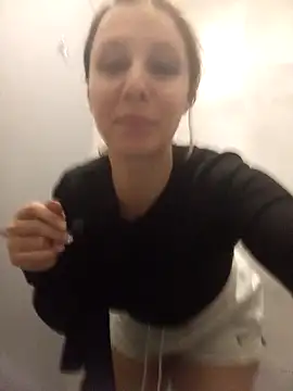 Snapshot of cleopatravodos chatting on November 21, 2025, 5:33 pm cleopatravodos online show from November 21, 2025, 5:33 pm