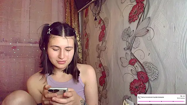 Snapshot of KristinaScott chatting on December 4, 2025, 5:43 pm KristinaScott online show from December 4, 2025, 5:43 pm