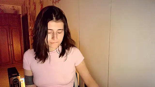 KristinaScott online show from February 4, 2026, 4:46 pm