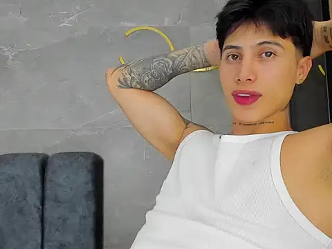 Snapshot of Klein_summer chatting on November 14, 2025, 11:02 pm Klein summer online show from November 14, 2025, 11:02 pm