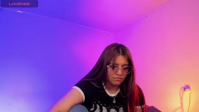 soy-anny1 online show from November 26, 2025, 4:24 am