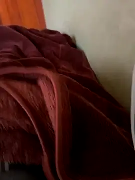 yassssst online show from December 4, 2025, 3:43 pm