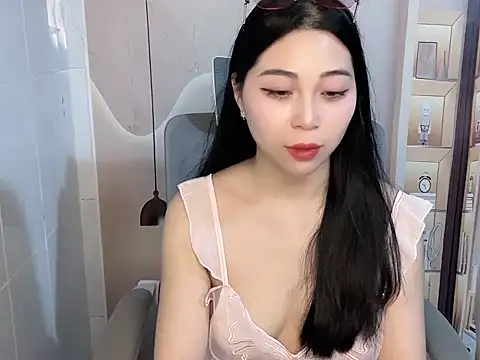 Lousii online show from April 11, 2026, 3:00 am