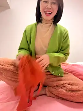 xiaoling2358 online show from November 29, 2025, 1:47 pm