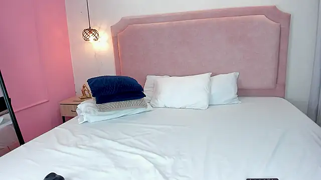 Snapshot of LunnaSinclair chatting on January 7, 2026, 1:57 pm LunnaSinclair online show from January 7, 2026, 1:57 pm