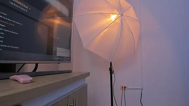 Snapshot of BWW-CINDY11 chatting on November 21, 2025, 7:12 pm BWW-CINDY11 online show from November 21, 2025, 7:12 pm