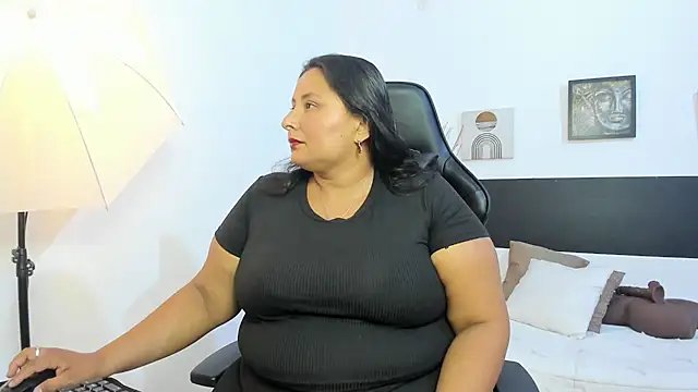 BWW-CINDY11 online show from January 19, 2026, 3:32 am