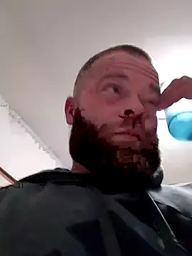 Snapshot of FrazierMoney chatting on November 16, 2025, 8:31 am FrazierMoney online show from November 16, 2025, 8:31 am