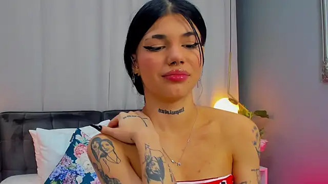 Snapshot of YasminWild chatting on November 27, 2025, 4:47 am YasminWild online show from November 27, 2025, 4:47 am