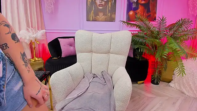 Snapshot of YasminWild chatting on November 28, 2025, 4:48 am YasminWild online show from November 28, 2025, 4:48 am