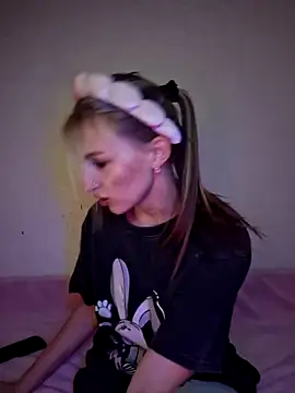 carolinakis  online show from November 18, 2025, 8:13 pm