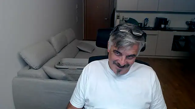 Buidapest online show from February 2, 2026, 11:58 pm