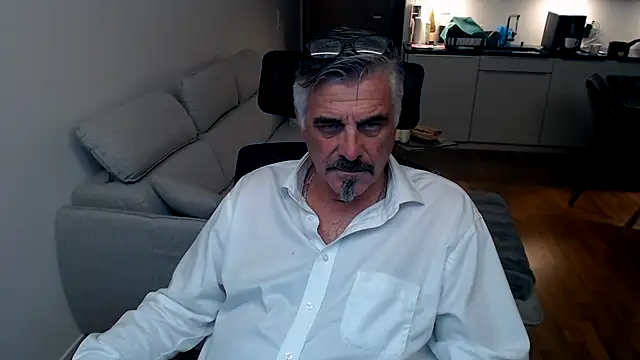 Buidapest online show from February 5, 2026, 12:48 am