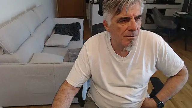 Buidapest online show from April 18, 2026, 1:26 pm