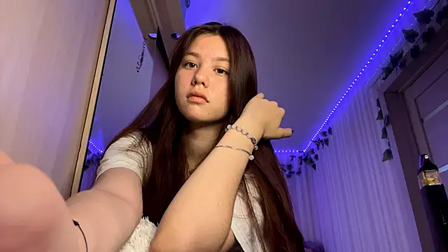 CutieSlim online show from November 18, 2025, 7:35 am