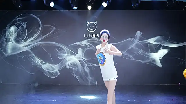 LU-909 online show from January 6, 2026, 1:20 am