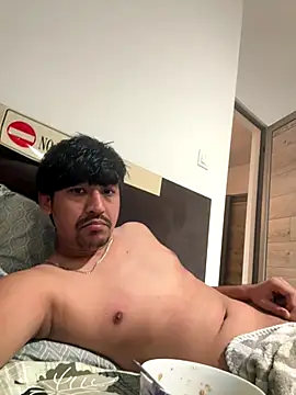 Snapshot of Jhonneeey chatting on November 18, 2025, 3:05 pm Jhonneeey online show from November 18, 2025, 3:05 pm