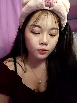 Snapshot of Baa-bee22 chatting on April 4, 2026, 8:23 am Baa-bee22 online show from April 4, 2026, 8:23 am