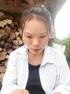 yu-zhen online show from December 17, 2025, 2:50 am