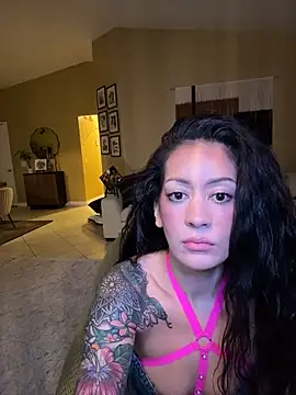 Snapshot of Entreprescrewers chatting on November 26, 2025, 6:25 am Entreprescrewers online show from November 26, 2025, 6:25 am