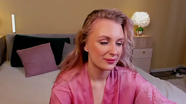 KiraRuiz online show from February 6, 2026, 9:23 am