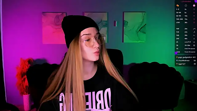  kellykitten  online show from February 9, 2026, 2:32 pm