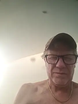 Snapshot of Hardwarelane67 chatting on April 9, 2026, 2:44 am Hardwarelane67 online show from April 9, 2026, 2:44 am
