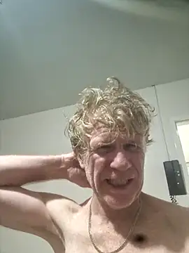 Snapshot of Hardwarelane67 chatting on April 21, 2026, 10:32 am Hardwarelane67 online show from April 21, 2026, 10:32 am