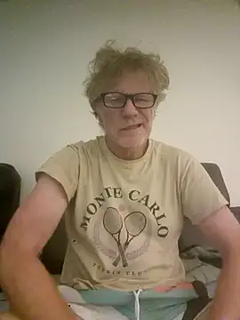 Snapshot of Hardwarelane67 chatting on May 9, 2026, 12:54 pm Hardwarelane67 online show from May 9, 2026, 12:54 pm