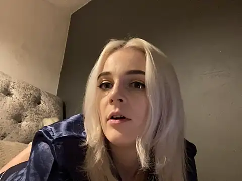 BellaJade  online show from November 18, 2025, 6:45 pm