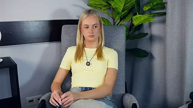 TheresaBreth online show from November 18, 2025, 10:09 am