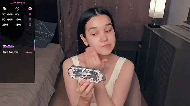 MeliaMelchiori online show from February 9, 2026, 7:23 am