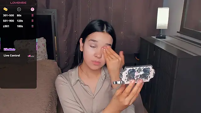 MeliaMelchiori online show from February 10, 2026, 1:15 pm