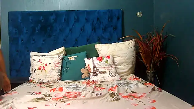 BrunetteNaomi8 online show from February 8, 2026, 8:23 pm