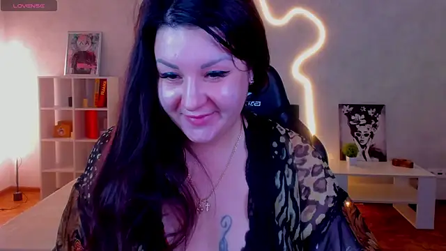 still  her online show from November 25, 2025, 1:38 am