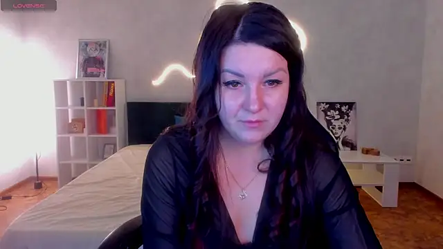 still  her online show from November 28, 2025, 1:08 am