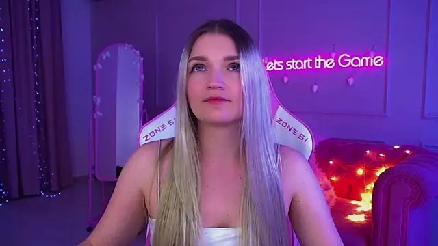 AnnyRaii online show from December 5, 2025, 6:26 pm