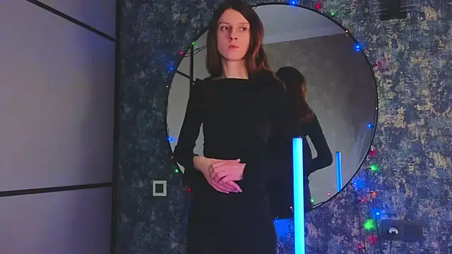 VelvetNyxen online show from December 21, 2025, 2:35 pm